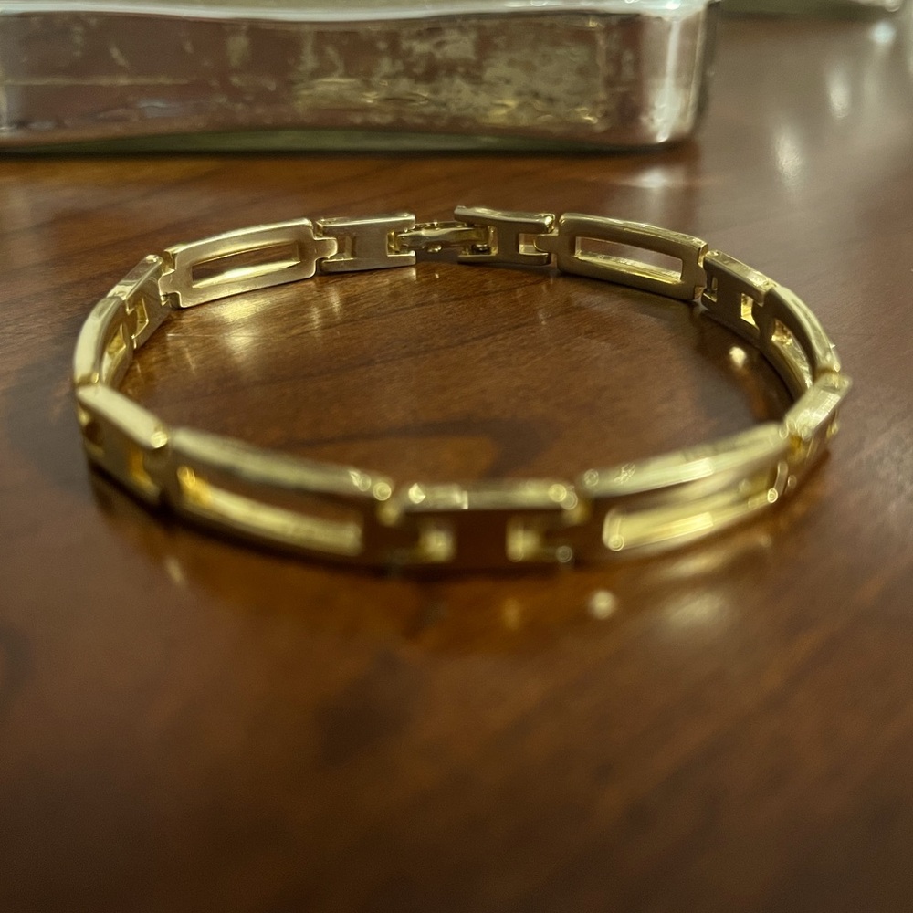 Gold bracelet
